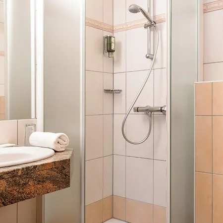 Schlosshotel Seewirt 4*